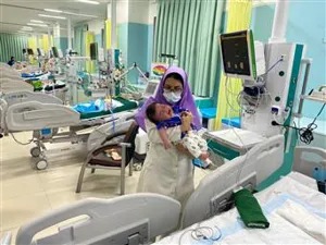 تجلیل از پرستاران توسط موسسه خیریه شهید وحیدی و هیات امنای مقبره عارف تبریزی